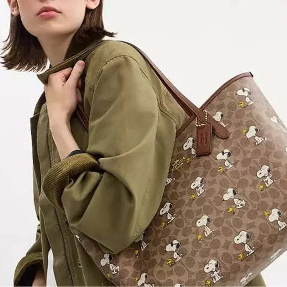 Coach X Peanuts City Tote Bag In Signature Canvas With Snoopy Print CBJ89 - Picture 11 of 13